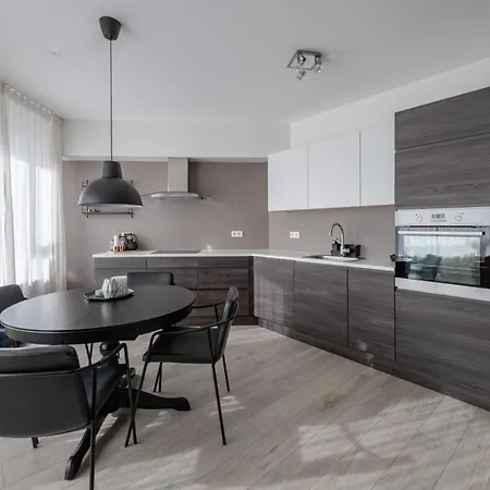 Apartment Lovely Modern 1-bedroom Apartment, Free Parking *
