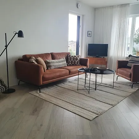 Lovely Modern 1-bedroom Apartment, Free Parking *